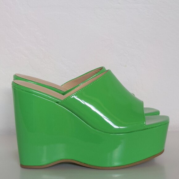 Wild Diva Shoes - Green Platform Wedges (Sandals)